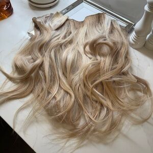 20 wefts of 22 inch covet and mane hair extensions